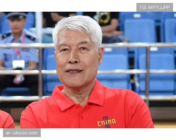 退休名帅蒋兴权发起防守研讨会，着重讲解包夹时的拦截路线选择
